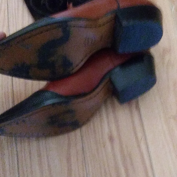 Boots - Picture 3 of 7